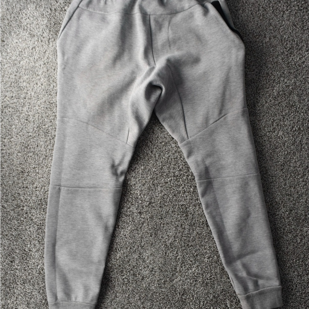 American eagle joggers
Small tall
Gray